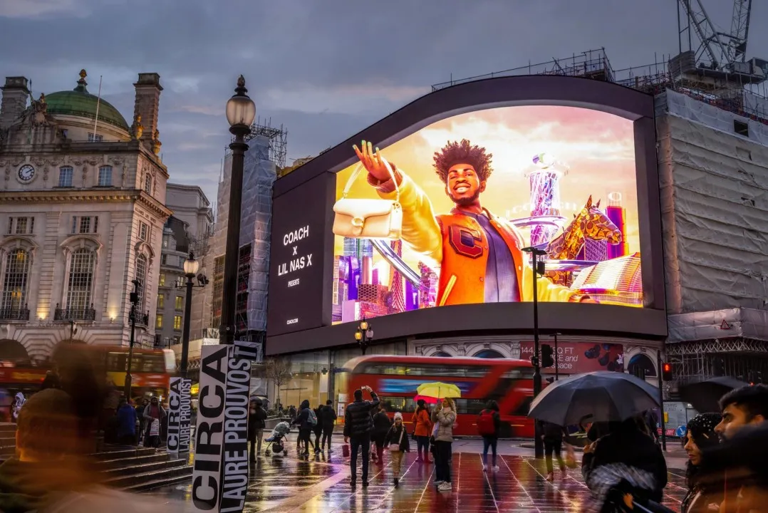 Dijital Açık Hava Reklamları 3 marker dooh 3d